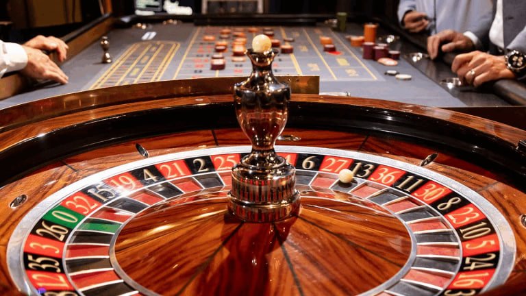 99ok Live Casino တွင် Real Dealer နှင့် Baccarat ကစားနေသောမြင်ကွင်း